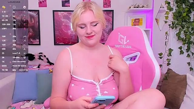 Snapshot of art_lovee chatting on 09-25-25, 01:09 art lovee online show from 09-25-25, 01:09