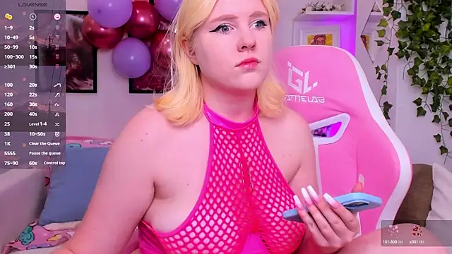 Snapshot of art_lovee chatting on 10-05-25, 01:15 art lovee online show from 10-05-25, 01:15