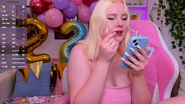 Snapshot of art_lovee chatting on 10-07-25, 01:25 art lovee online show from 10-07-25, 01:25