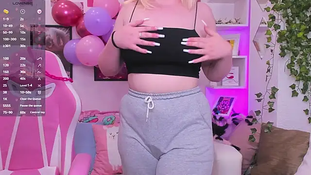 Snapshot of art_lovee chatting on 10-14-25, 02:12 art lovee online show from 10-14-25, 02:12