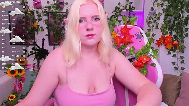 Snapshot of art_lovee chatting on 10-19-25, 02:23 art lovee online show from 10-19-25, 02:23