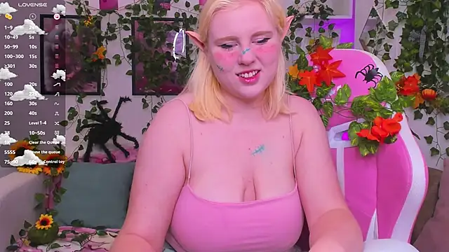 Snapshot of art_lovee chatting on 10-25-25, 02:19 art lovee online show from 10-25-25, 02:19