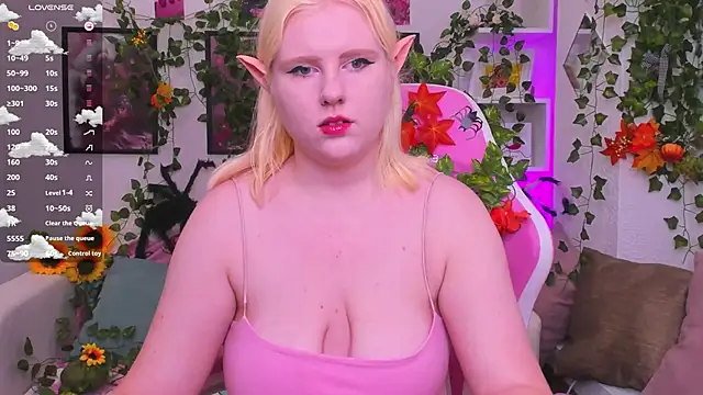 Snapshot of art_lovee chatting on 10-27-25, 03:21 art lovee online show from 10-27-25, 03:21