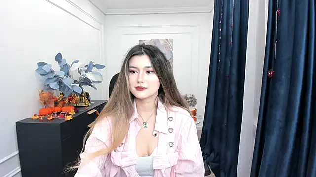 Snapshot of AnneTLi chatting on 10-28-25, 03:32 AnneTLi online show from 10-28-25, 03:32