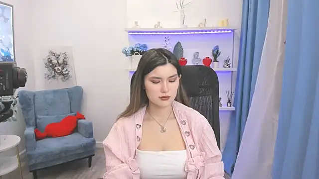 AnneTLi online show from 02-07-26, 03:21