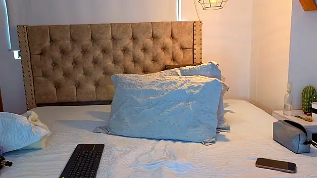 KeryHillson online show from 01-10-26, 12:40