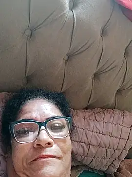 Snapshot of Delicy1 chatting on 12-21-25, 12:23 Delicy1 online show from 12-21-25, 12:23
