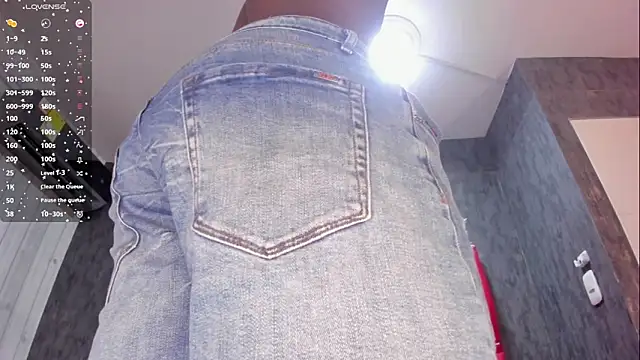 DominicSccott online show from 12-19-25, 01:07