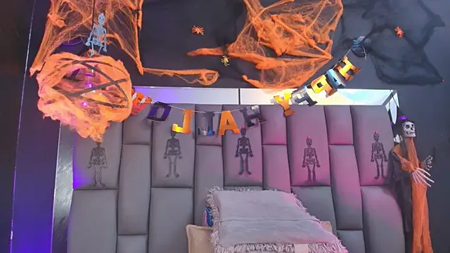  MiaBrown  online show from 10-30-25, 12:06