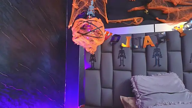  MiaBrown  online show from 10-31-25, 12:06