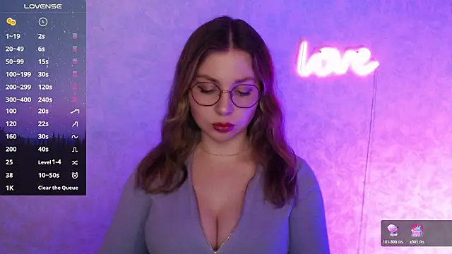 Snapshot of Leah_Reed chatting on 03-18-25, 03:53 Leah Reed online show from 03-18-25, 03:53