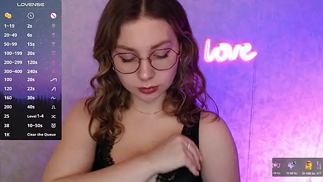 Snapshot of Leah_Reed chatting on 03-20-25, 10:21 Leah Reed online show from 03-20-25, 10:21