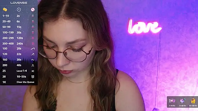 Snapshot of Leah_Reed chatting on 03-21-25, 01:34 Leah Reed online show from 03-21-25, 01:34