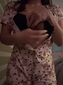 Snapshot of christhinna chatting on 10-28-25, 06:28 christhinna online show from 10-28-25, 06:28