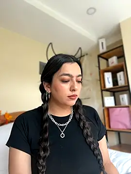 Nicollemays online show from 11-10-25, 03:22