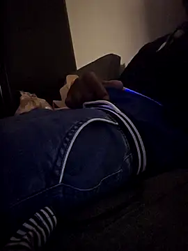 Snapshot of Z3US_UP_1 chatting on 09-15-25, 02:00 Z3US UP 1 online show from 09-15-25, 02:00