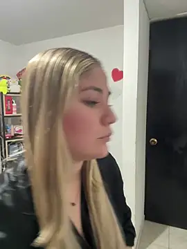 Snapshot of Celestedubois chatting on 12-18-24, 02:53 Celestedubois online show from 12-18-24, 02:53