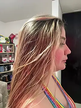 Snapshot of Celestedubois chatting on 03-12-25, 08:20 Celestedubois online show from 03-12-25, 08:20