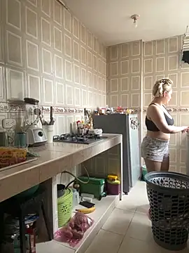 Snapshot of Celestedubois chatting on 10-30-25, 04:52 Celestedubois online show from 10-30-25, 04:52