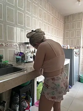 Snapshot of Celestedubois chatting on 11-04-25, 06:51 Celestedubois online show from 11-04-25, 06:51