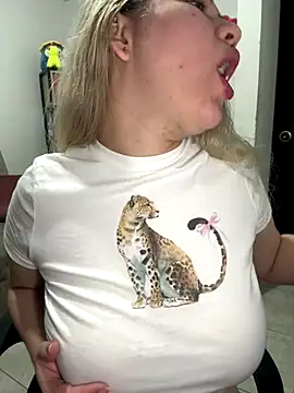 Snapshot of Celestedubois chatting on 11-18-25, 11:37 Celestedubois online show from 11-18-25, 11:37