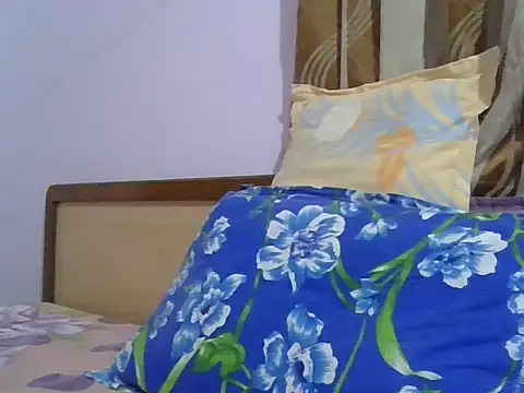 Snapshot of mrose8080 chatting on 12-17-25, 08:04 mrose8080 online show from 12-17-25, 08:04