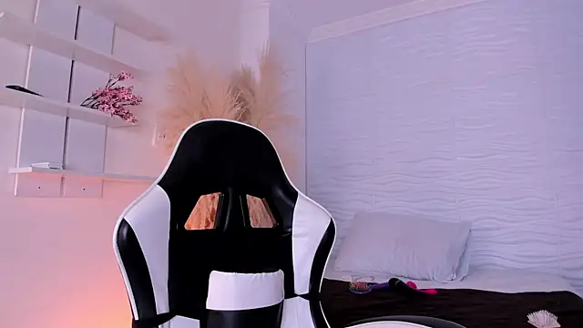 CamileHolmes online show from 07-25-26, 05:49