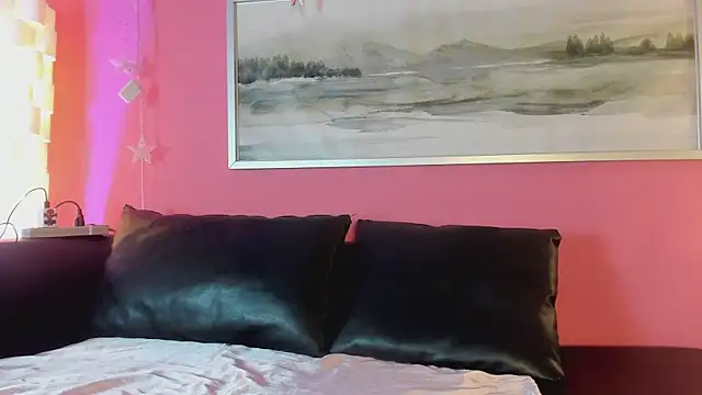 Tiffanysurez  online show from 11-25-25, 08:53