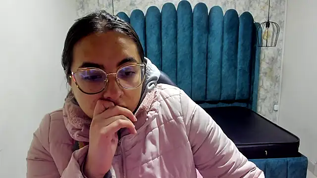 nalalye cruzz  online show from 09-19-25, 02:24