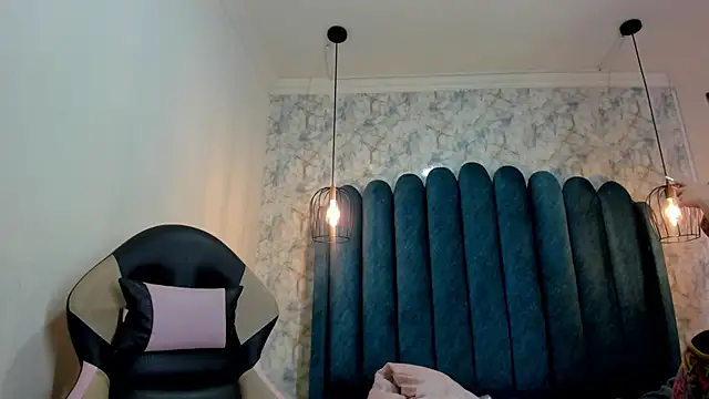 nalalye cruzz  online show from 09-25-25, 04:05