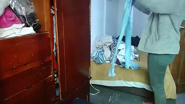 Snapshot of clarisse69 chatting on 09-09-25, 09:58 clarisse69 online show from 09-09-25, 09:58