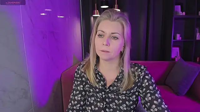 Annie Light online show from 12-17-24, 05:40