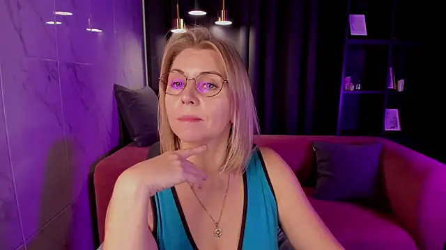 Annie Light online show from 09-16-25, 05:52