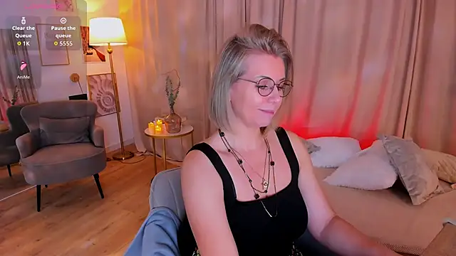 Annie Light online show from 03-06-26, 09:39