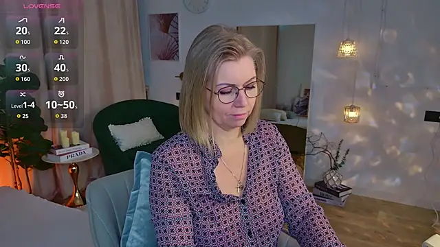 Annie Light online show from 04-21-26, 07:14