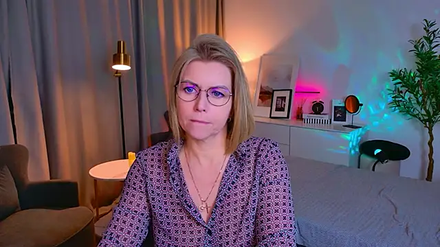 Annie Light online show from 04-25-26, 08:39