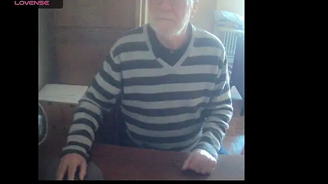 Snapshot of terrybare chatting on 02-18-25, 01:33 terrybare online show from 02-18-25, 01:33