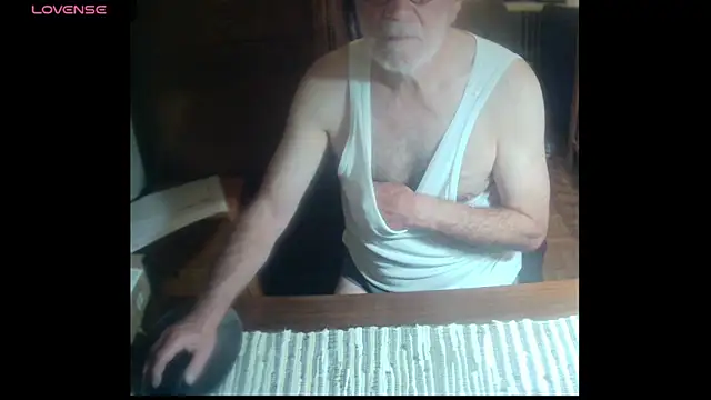 Snapshot of terrybare chatting on 03-12-25, 06:33 terrybare online show from 03-12-25, 06:33