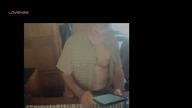 Snapshot of terrybare chatting on 09-20-25, 01:23 terrybare online show from 09-20-25, 01:23