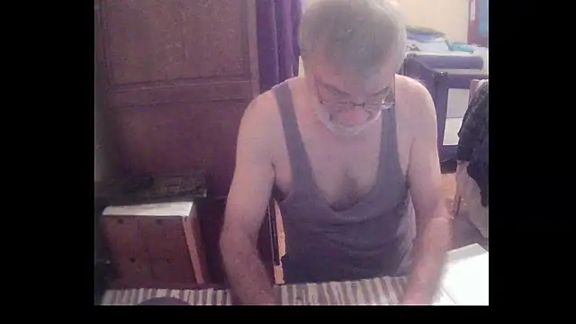 Snapshot of terrybare chatting on 11-24-25, 03:56 terrybare online show from 11-24-25, 03:56