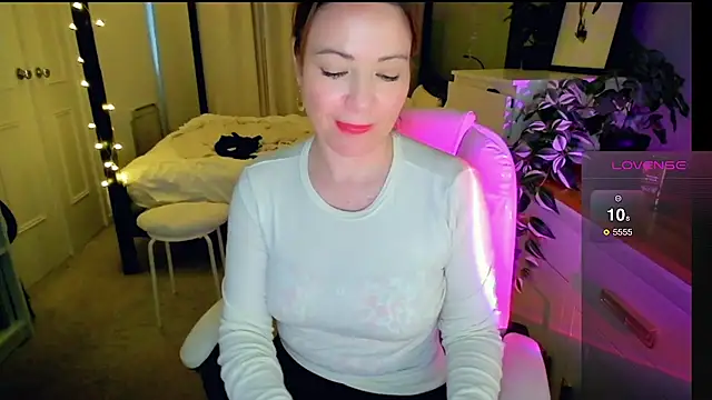 Brit Housewife online show from 02-23-26, 05:10