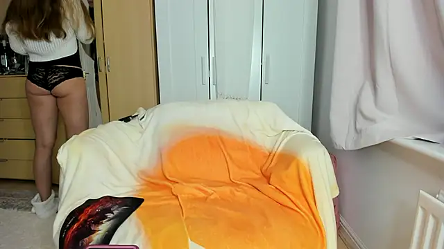 Snapshot of Rolla_Coaster chatting on 10-19-25, 04:46 Rolla Coaster online show from 10-19-25, 04:46