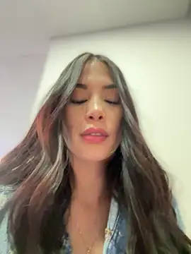 Im Valentina online show from 12-17-25, 09:54