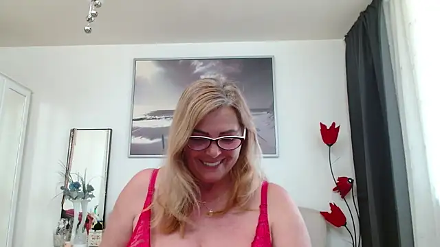 YulliaMilf online show from 04-13-26, 09:37