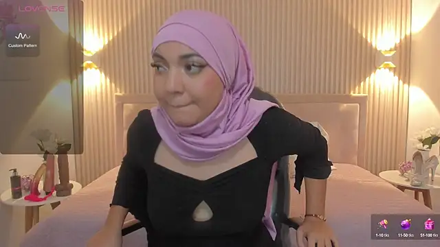 Snapshot of Sooffii_1 chatting on 01-08-25, 01:53 Sooffii 1 online show from 01-08-25, 01:53