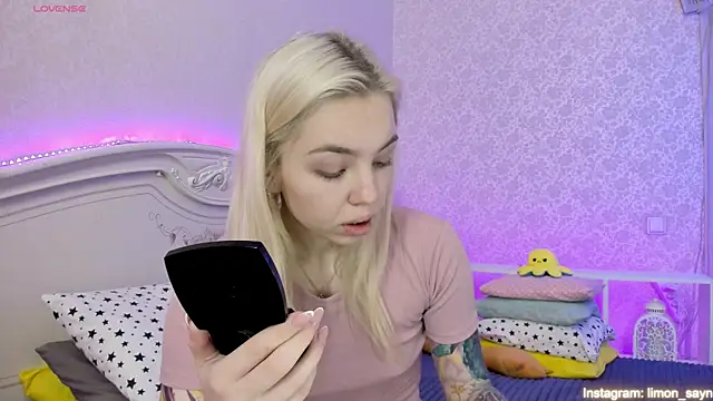 LillyMoure  online show from 02-10-25, 11:45