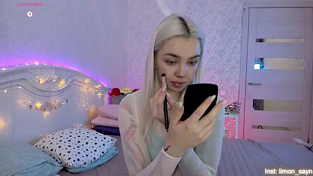 LillyMoure  online show from 10-11-25, 11:36