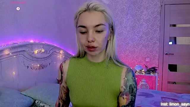 LillyMoure  online show from 11-02-25, 11:18