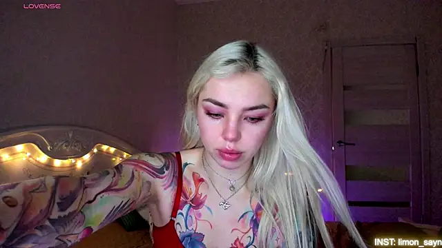 LillyMoure  online show from 04-24-26, 11:18