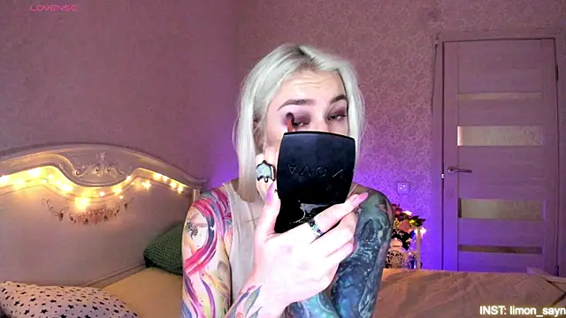 LillyMoure  online show from 05-18-26, 01:02